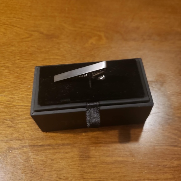 The Tie Bar Pocket Square, Flower Lapel & Tie Clip - Picture 2 of 8